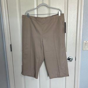 NWT Alfred Dunner capris